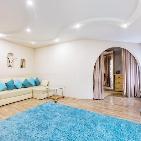 Ferienwohnung На Палаце Спорта Kiew Exterior foto